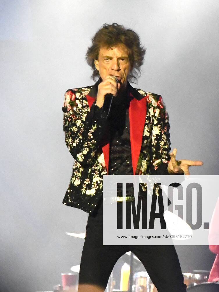 The Rolling Stones Konzert in Miami The Rolling Stones 2019 No Filter tour perform on stage with Mick Jagger at the Hard Rock Stadium in Miami Gardens, Florida on Friday, August 30, 2019. The concert was moved from Saturday to Friday in anticipation of the arriving Hurricane Dorian which could hit the area as a category 4 storm. Miami is the final stop for the Stones North American tour in 2019. Photo By Gary I Rothstein MIA20190830117 GARYxIxROTHSTEIN