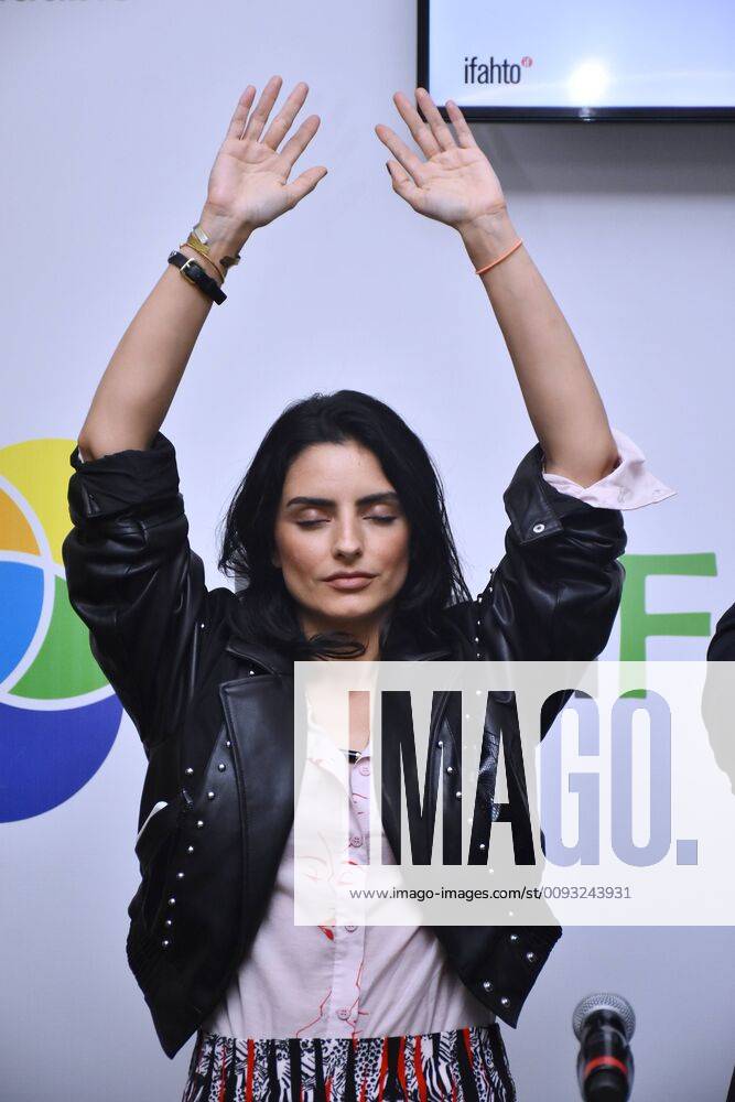 Bien Fest 2019 press conference MEXICO CITY, MEXICO - SEPTEMBER 3: Actress Aislinn Derbez performing a yoga dynamic during a press conference to promote Bien Fest 2019 It is a festival to raise awareness among citizens to be in good health at Casa Zertu on September 3, 2019 in Mexico City, Mexico