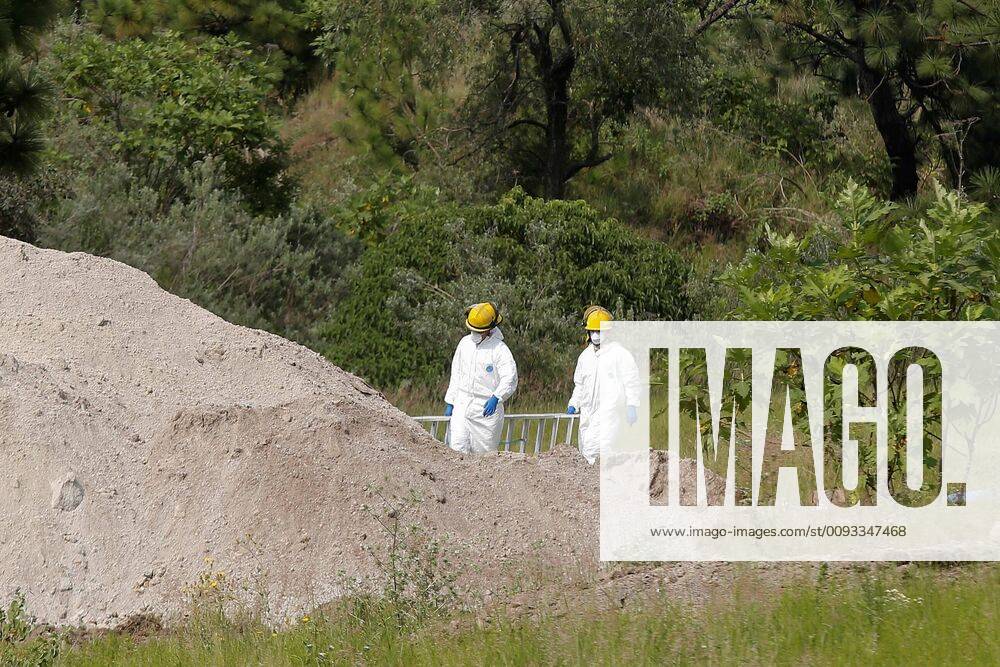 Forensic experts work on a property in the municipality of Zapopán, state of Jalisco, Mexico, 09 September 2019. At least 75 bags with dismembered human remains have been found in a clandestine grave near the La Primavera neighborhood in the municipality of Zapopán, western Mexican state of Jalisco. EFE Francisco Guasco Found 75 bags with human remains in Mexican state of Jalisco !ACHTUNG: NUR REDAKTIONELLE NUTZUNG!