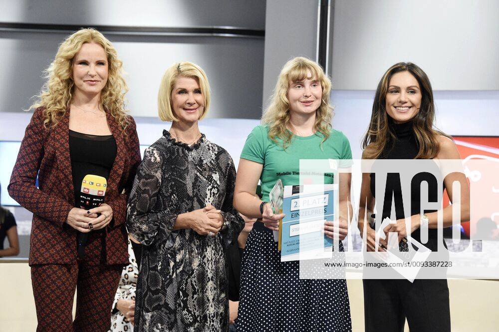 Katja Burkard, Brigitte Mohn, Stefanie Jaksch and Nazan Eckes with all prizewinners at the award ceremony of the RTL Com with Award at the IFA 2019 at the booth of n tv Berlin, 11 09 2019 Foto:xN.xKubelkax xFuturexImage