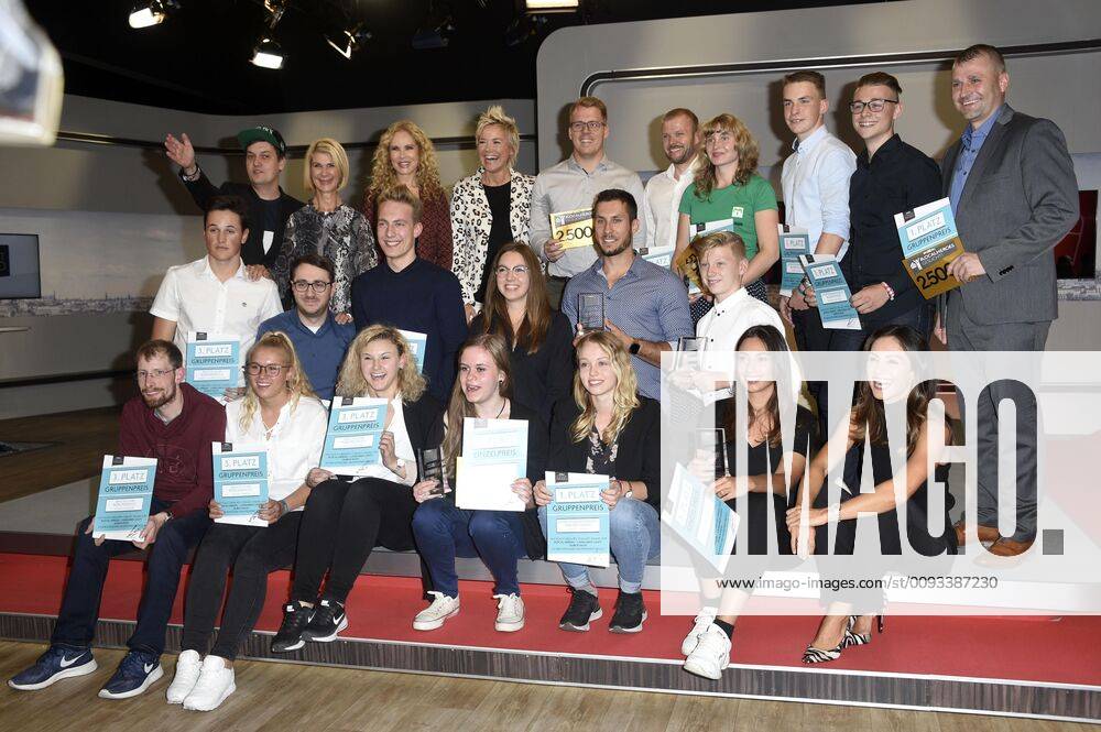 Katja Burkard, Nazan Eckes, Brigitte Mohn, LeFloid and Inka Bause with all prize winners at the RTL Com with Award at the IFA 2019 at the booth of n tv Berlin, 11 09 2019 Foto:xN.xKubelkax xFuturexImage