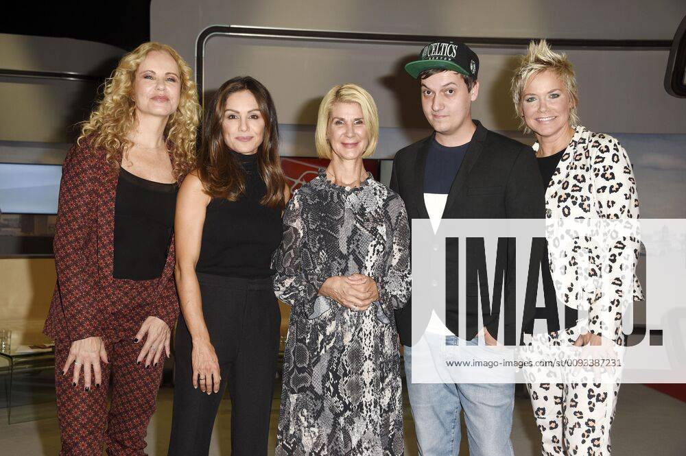 Katja Burkard, Nazan Eckes, Brigitte Mohn, LeFloid and Inka Bause at the presentation of the RTL Com with Award at the IFA 2019 at the booth of n tv Berlin, 11 09 2019 Foto:xN.xKubelkax xFuturexImage
