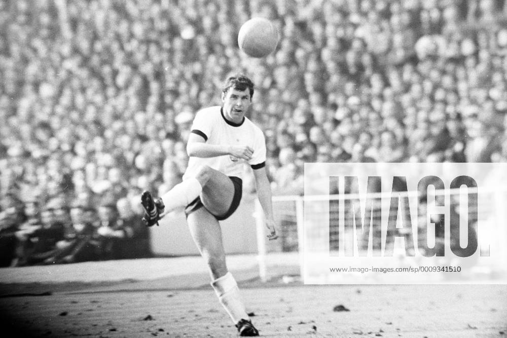 Fußball, WM 1966, Finale in Wembley, England - Deutschland 4-2 n.V. WM Finale 1966 im Wembley Stadion in London - England - BR Deutschland 4:2 n.V. - Lothar Emmerich (BRD)