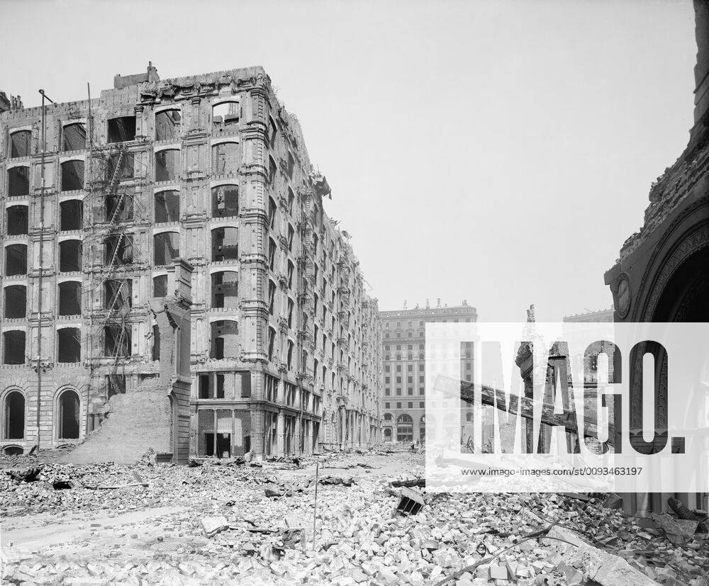 Palace Hotel and New Montgomery St., after Earthquake, San Francisco, California, USA, Detroit Publishing Company, 1906