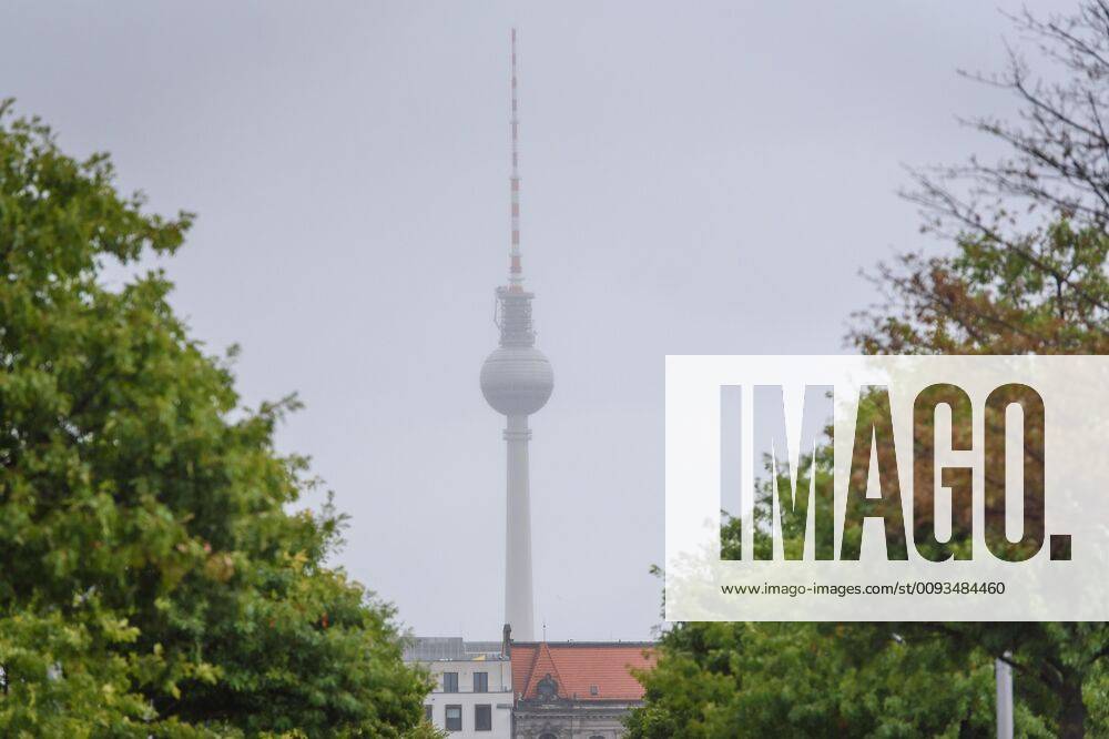 Regenfeature Germany, Berlin 17 09 2019 The picture shows the television tower Berlin Berlin Germany