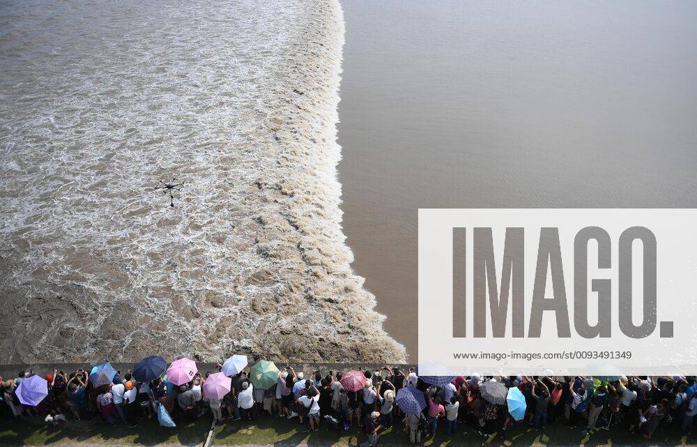 Tourists watch one-line tidal bore on the Qiantang River on September 17, 2019 in Jiaxing, Zhejiang Province of China. The tide of the Qiantang Rive reached the highest waves on the eighteenth day of the eighth lunar month in Jiaxing.