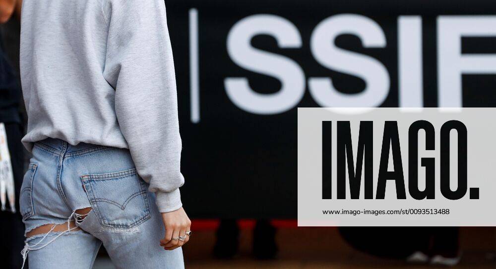 US actress Kristen Stewart poses for the media upon arrival at her hotel before 67th San Sebastian Film Festival, in San Sebastian, Basque Country, Spain, 19 September 2019. 67th San Sebastian Film Festival runs on 20 September 2019. Kristen Stewart arrives 67th San Sebastian Film Festival !ACHTUNG: NUR REDAKTIONELLE NUTZUNG!