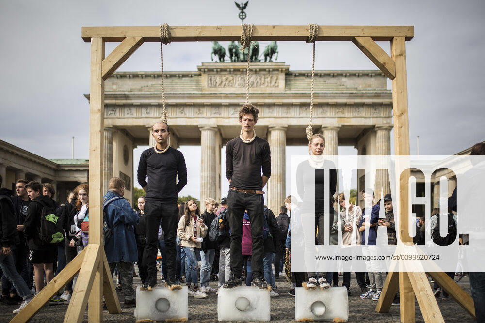 Three activists stand on a gallows on ice blocks, recorded during the worldwide demonstration under the motto All for Climate , initiated by the climate activist of Fridays for Future at the Brandenburg Gate in Berlin, 20 09 2019 Berlin Germany
