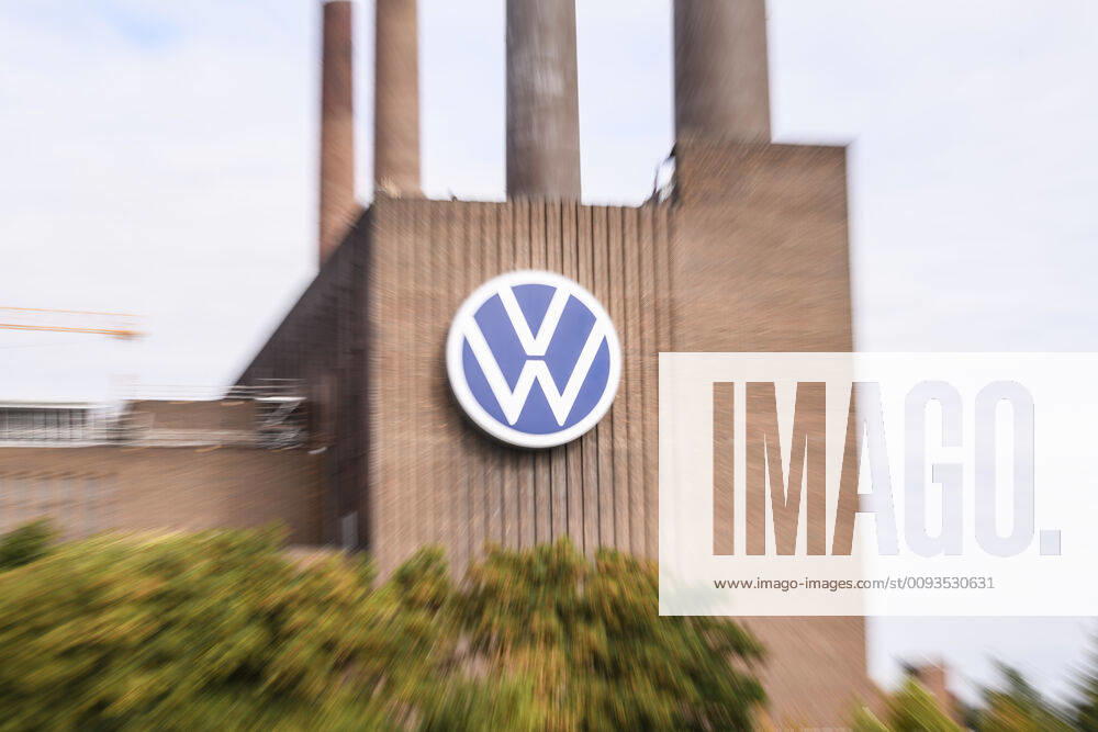 Economy, Volkswagen plant Wolfsburg chimney, chimneys, brick buildings, logo, emblem, Wolfsburg logo