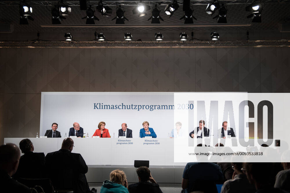 Bilder des Jahres 2019, News 09 September Rolf Mützenich, Ralph Brinkhaus, Malu Deyer, Vizekanzler und Finanzminister Olaf Scholz, Bundeskanzlerin Angela Merkel, Verteidigungsministerin Annegret Kramp-Karrenbauer, der Ministerpräsident von Bayern Markus Söder und Alexander Dobrindt am Freitag, den 20. September 2019 nach einer Sitzung des Kabinettausschuss Klimaschutz der Bundesregierung bei einer Pressekonferenz im Futuritum in Berlin zur Vorstellung der Eckpunkte zum Klimaschutzprogramm 2030. Klimaschutzprogramm 2030