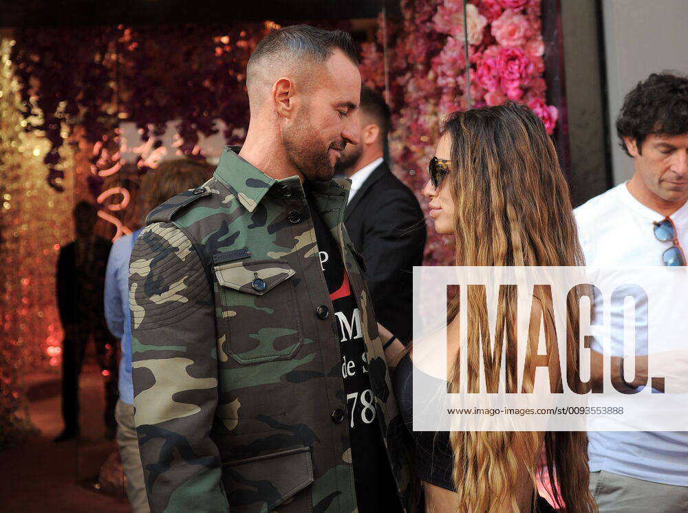 Milan, Philipp Plein and girlfriend at the center Philipp Plein strolls through the downtown streets with his girlfriend Andrea. The two, after a walk and some kisses exchanged among the people, go to the showroom set up for the fashion week. They leave after an hour and return to the hotel.
