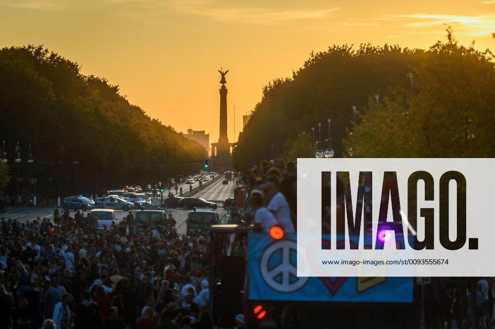 Berlin, Love World Peace Parade Germany, Berlin 21 09 2019 The picture shows impressions from the Love World Peace Parade 2019 Berlin Berlin Germany