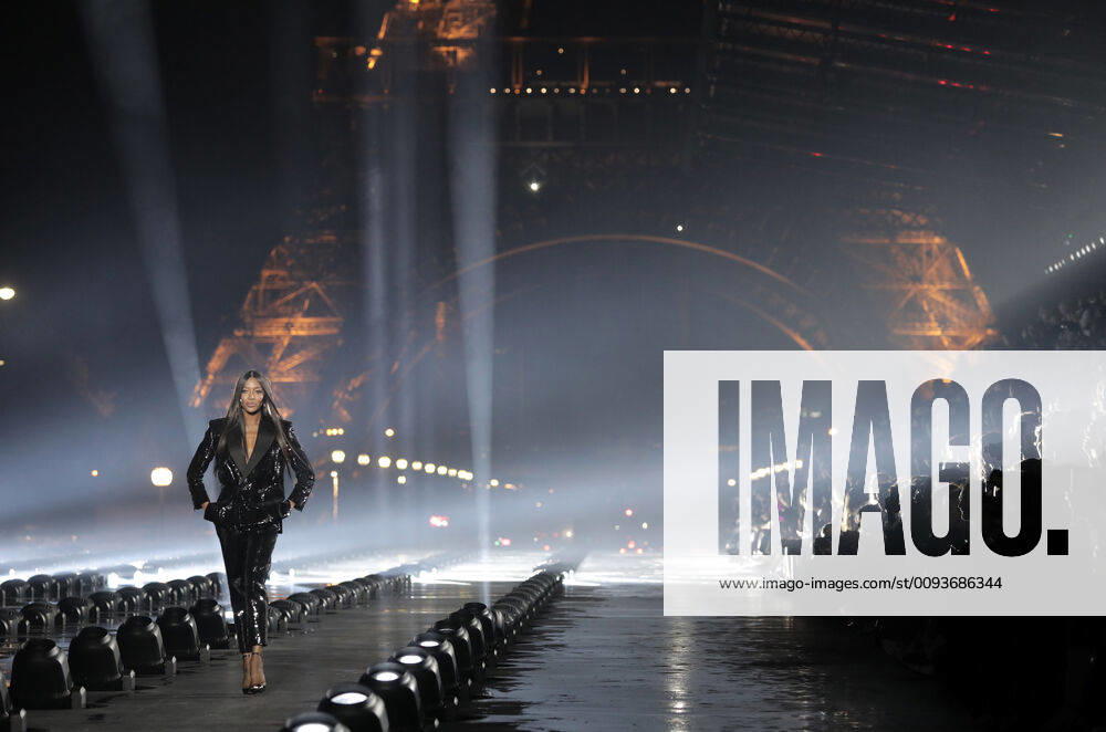 Bilder des Jahres 2019, Entertainment 09 September Entertainment Themen der Woche KW39 A model takes to the catwalk during Saint Laurent s show as part of the presentation of the Spring-Summer 2020 Ready-to-Wear collections during Paris Fashion Week in Paris on Sept 24, 2019. PAR20190924225 ECOxCLEMENT