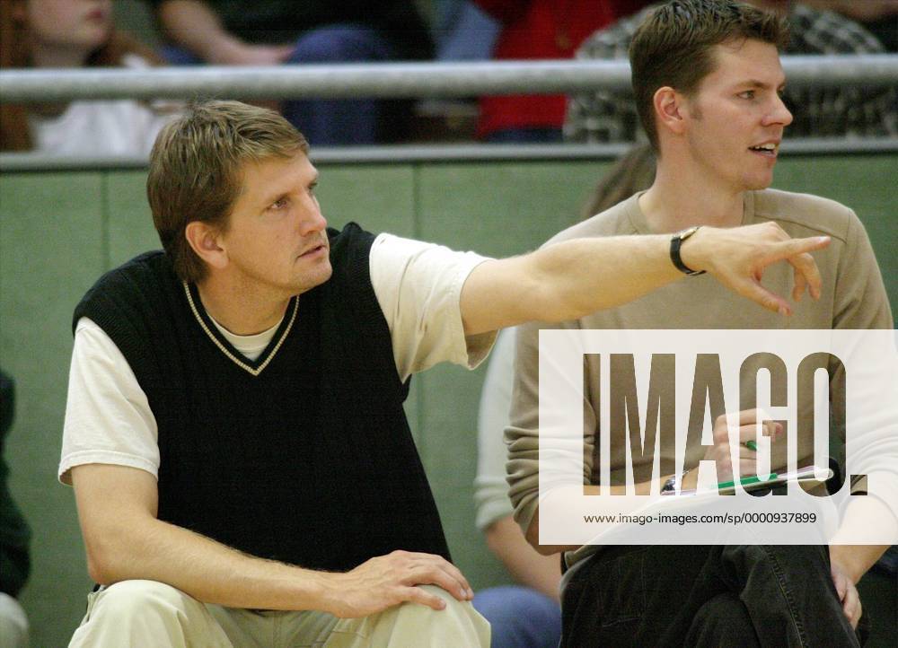 Trainer Chris Finch (li.) und Co-Trainer Thorsten Leibenath (beide Gießen) Basketball 1. BL Herren BBL Saisonvorbereitung 2003 2004, Test, Testspiel, 46ers, 46 ers, Gruppe Gießen