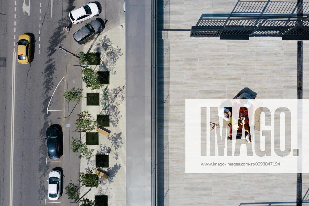 Aerial view of three people having a meal on the roof model released Symbolfoto EYAF00456