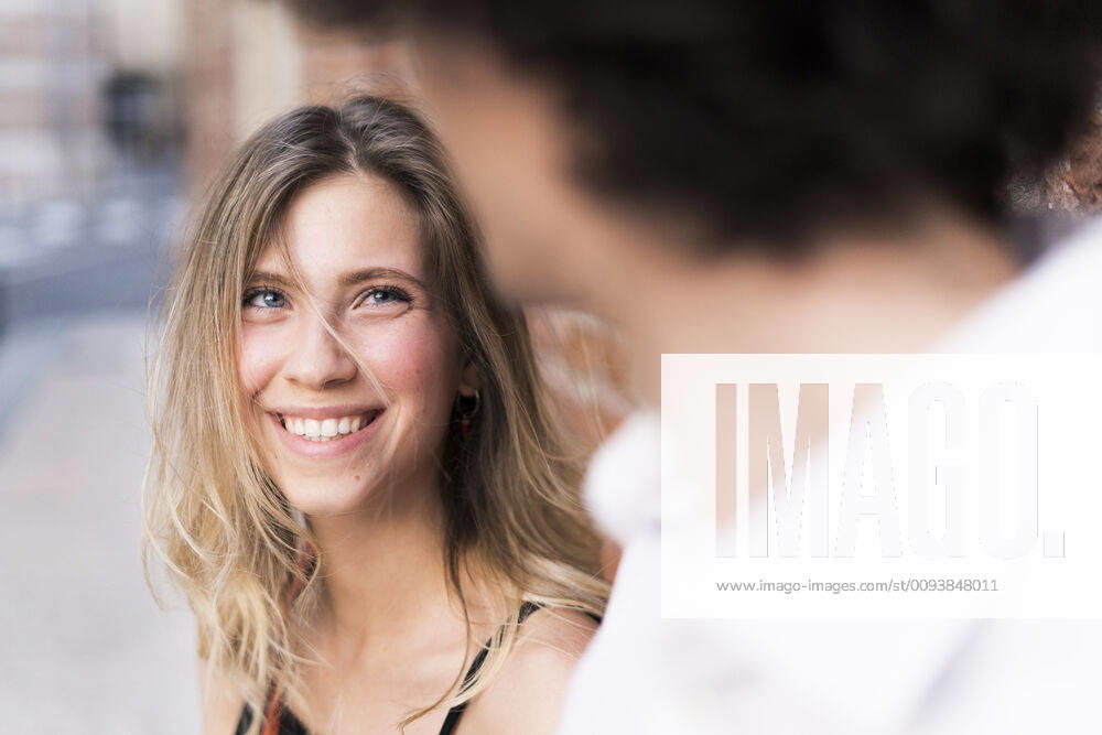 Happy young woman in love looking at boyfriend model released Symbolfoto GIOF07004