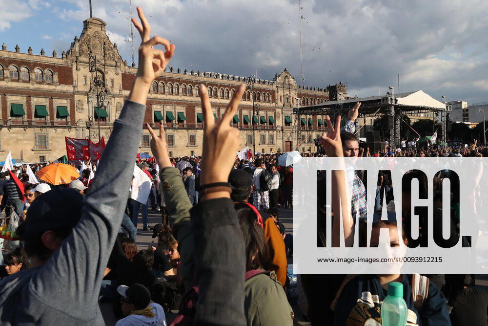 EUM20191002NAC20 JPG MEXICO CITY, ProtestsProtests October 2 Aspects of the march held this October 2, 2019 in the streets of the Historic Center, held to commemorate the 1968 student massacre Photo Agency EL UNIVERSALAFBV - ZUMAu78_ 20191002_zaf_u78_051