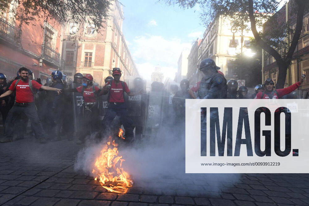 EUM20191002NAC25 JPG MEXICO CITY, ProtestsProtests October 2 Aspects of members of the Marabunta Humanitarian Peace Brigade during the riots recorded during the march held this October 2, 2019 in streets of the Historic Center, held to commemorate the 1968 massacre of students Photo Agency EL UNIVERSALAFBV - ZUMAu78_ 20191002_zaf_u78_055
