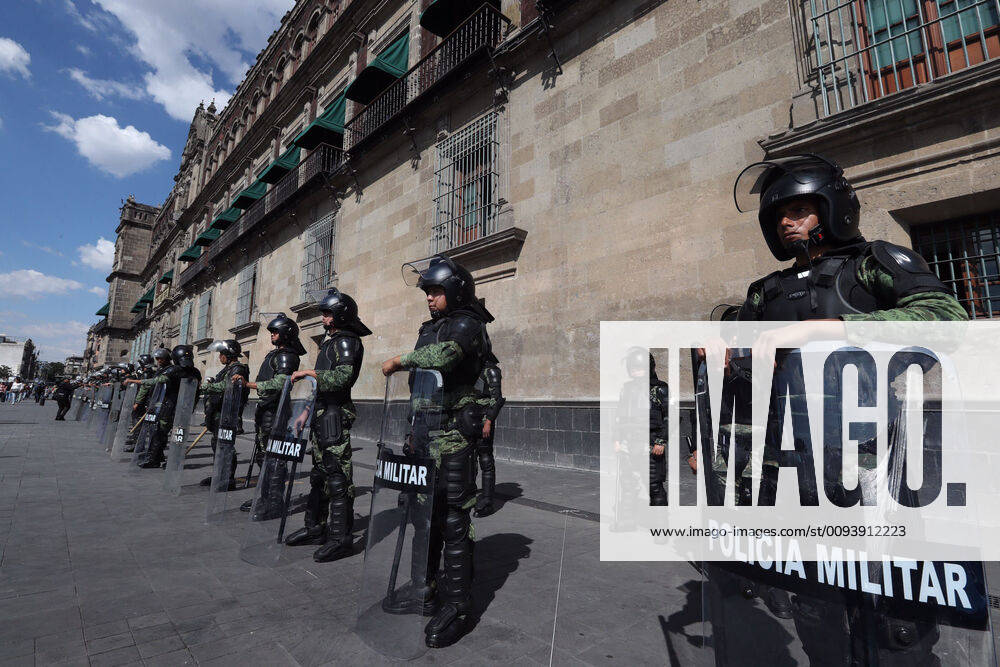 EUM20191002NAC30 JPG MEXICO CITY, ProtestsProtests October 2 Aspects of security elements during the march held this October 2, 2019 in streets of the Historic Center, held to commemorate the 1968 student massacre Photo Agency EL UNIVERSALAFBV - ZUMAu78_ 20191002_zaf_u78_059