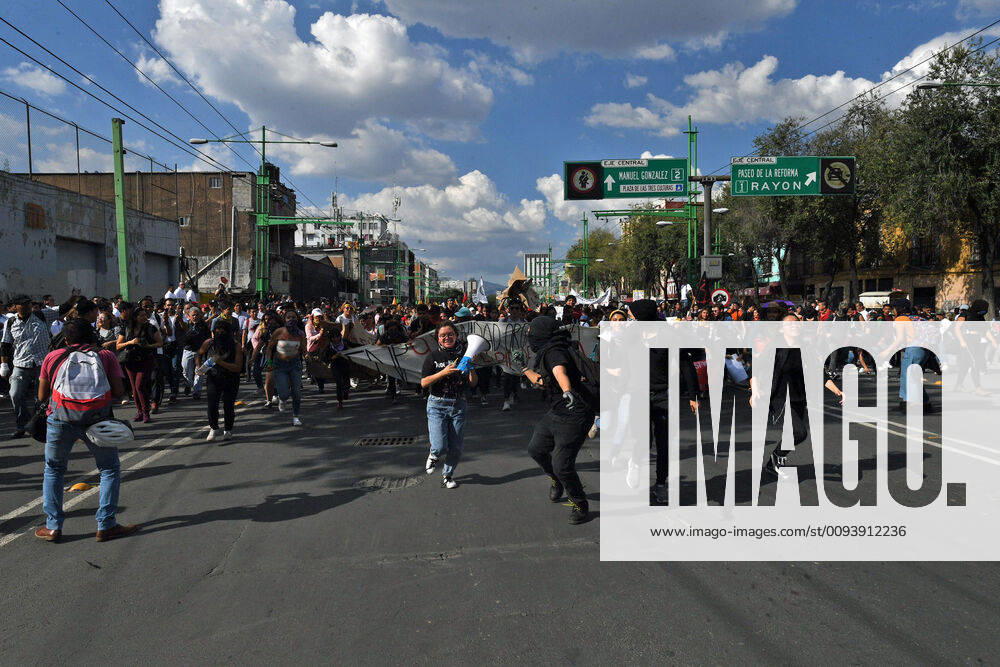 EUM20191002NAC34 JPG MEXICO CITY, ProtestsProtests October 2 Aspects of the march held this October 2, 2019 in the streets of the Historic Center, held to commemorate the 1968 student massacre Photo Agency EL UNIVERSALAFBV - ZUMAu78_ 20191002_zaf_u78_067