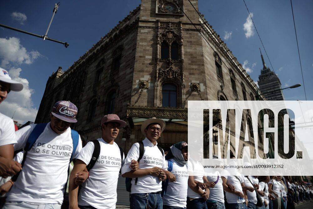 EUM20191002NAC61 JPG MEXICO CITY, ProtestsProtests October 2 Aspects of the riots generated during the march held this October 2, 2019 in the streets of the Historic Center, held to commemorate the 1968 student massacre Photo Agency EL UNIVERSALDiego Simon SanchezAFBV - ZUMAu78_ 20191002_zaf_u78_106