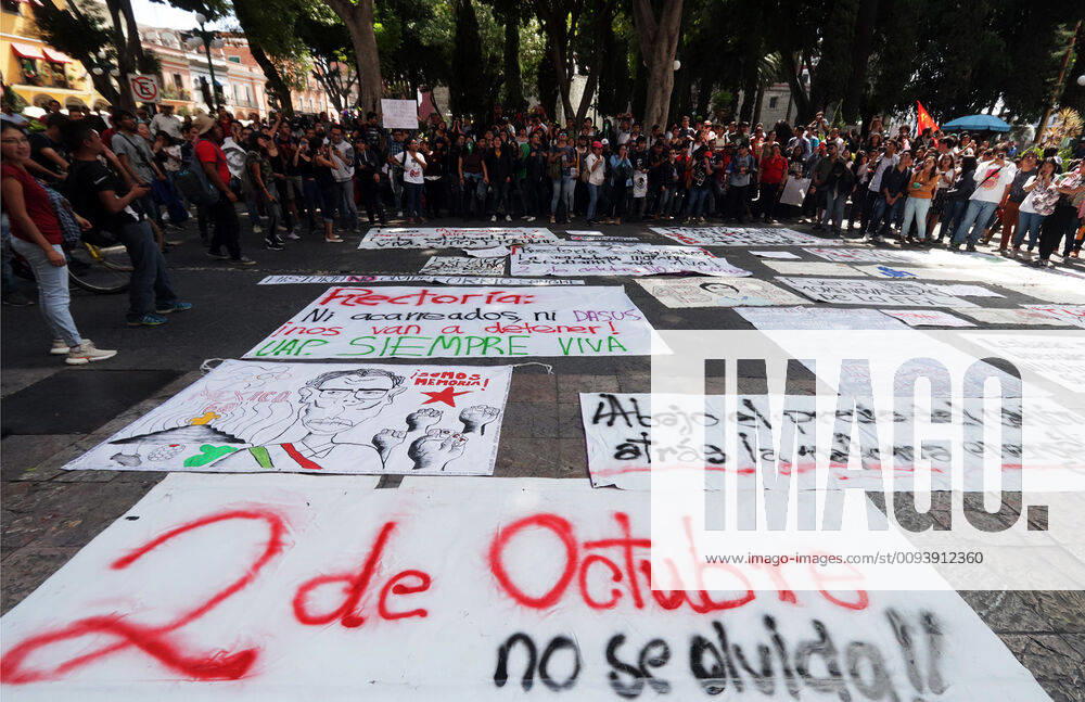 EUM20191002NAC68 JPG PUEBLA, Pue , Protests Protests October 2 March in the capital of Puebla this October 2, 2019, held to commemorate the 51st anniversary of the assassination of students in 1968 in the event were painted to the facilities of the Attorney Generals Office and the State Congress Photo Agency EL UNIVERSAL AFBV - ZUMAu78_ 20191002_zaf_u78_114