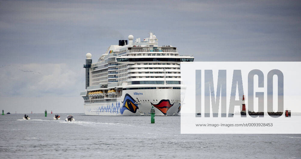 The 300m long cruise liner AIDAprima will pass the pier head of the port entrance of Warnemünde on Friday, 4 10 2019 The cruise liner with 4 350 passengers on board will make an unscheduled call to the port of Rostock due to strong wind It is the first call of a ship of the latest generation from the fleet of AIDA Cruises Rostock