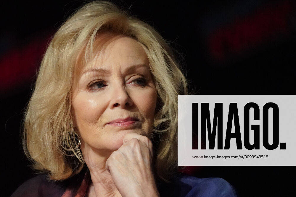 JEAN SMART at the preview of HBO s series Watchmen at the New York Comic Con on October 4, 2019 in New York. New York USA - ZUMAb148 20191004_zap_b148_041