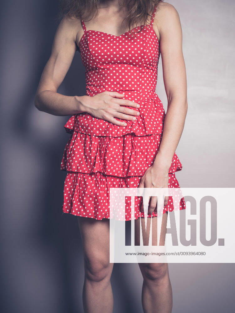 A young woman is touching her stomach because she has a belly ache,model released, Symbolfoto ING_37571_05521