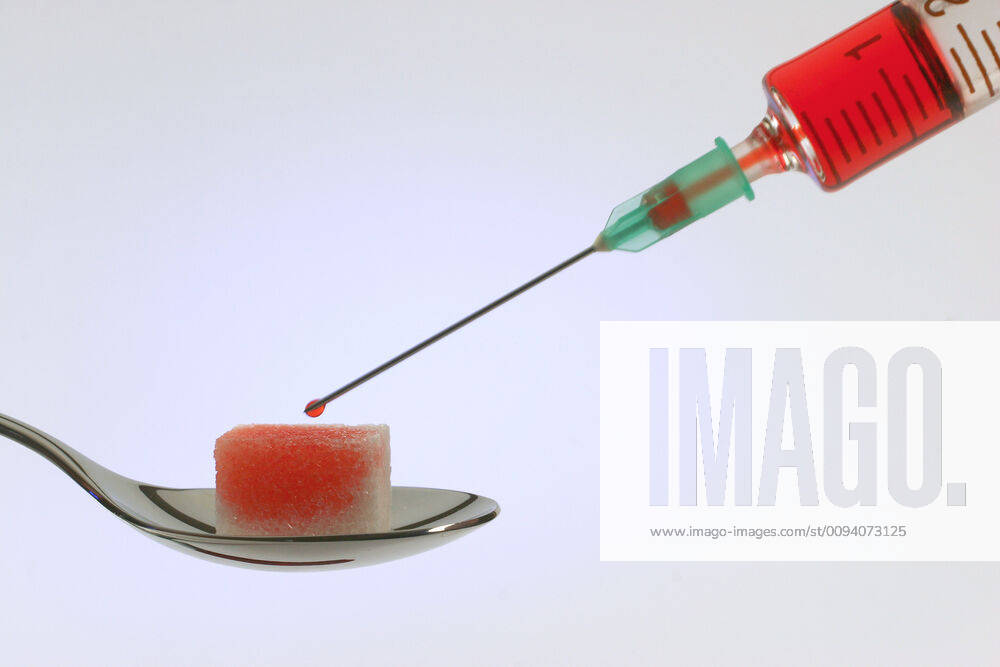 Cube sugar with one syringe, Dianetis, diabetes, insulin, blood, McPBBO McPBBO
