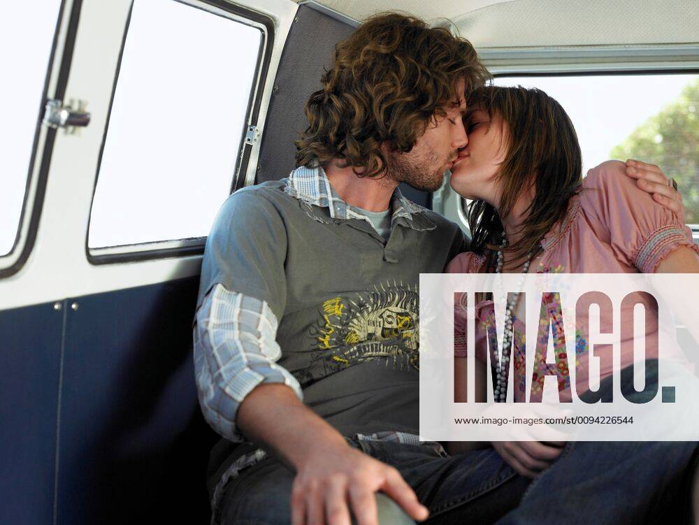 Couple Kissing in Van,model released, Symbolfoto,property released 03B69878