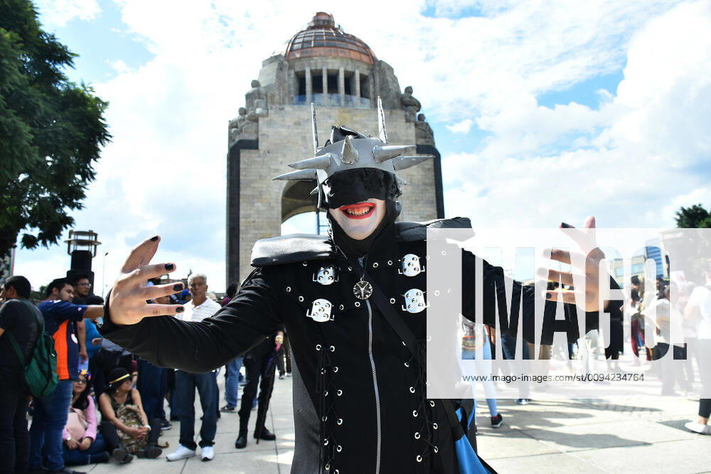 Annual Zombie Walk in Mexico City MEXICO CITY, MEXICO - OCTOBER 19: A participant is seen taking part during the march of annual Zombie Walk at Monumento of Revolucion on October 19, 2019 in Mexico City, Mexico