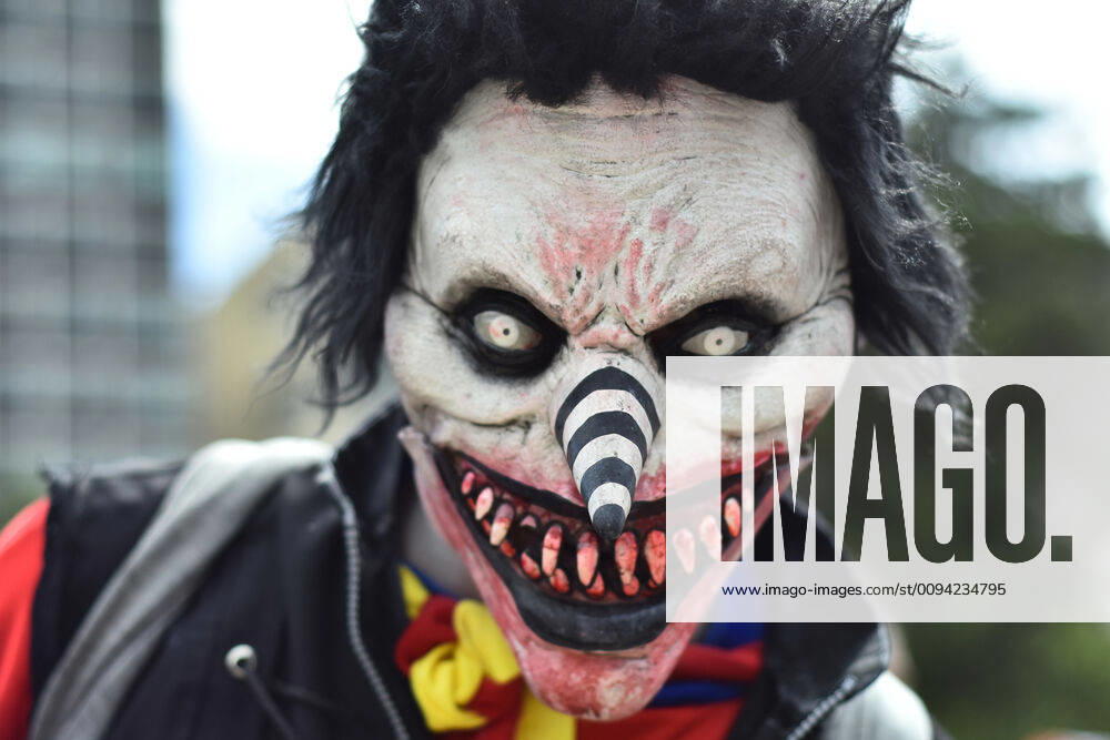 Annual Zombie Walk in Mexico City MEXICO CITY, MEXICO - OCTOBER 19: A participant disguised as clown is seen taking part during the march of annual Zombie Walk at Monumento of Revolucion on October 19, 2019 in Mexico City, Mexico
