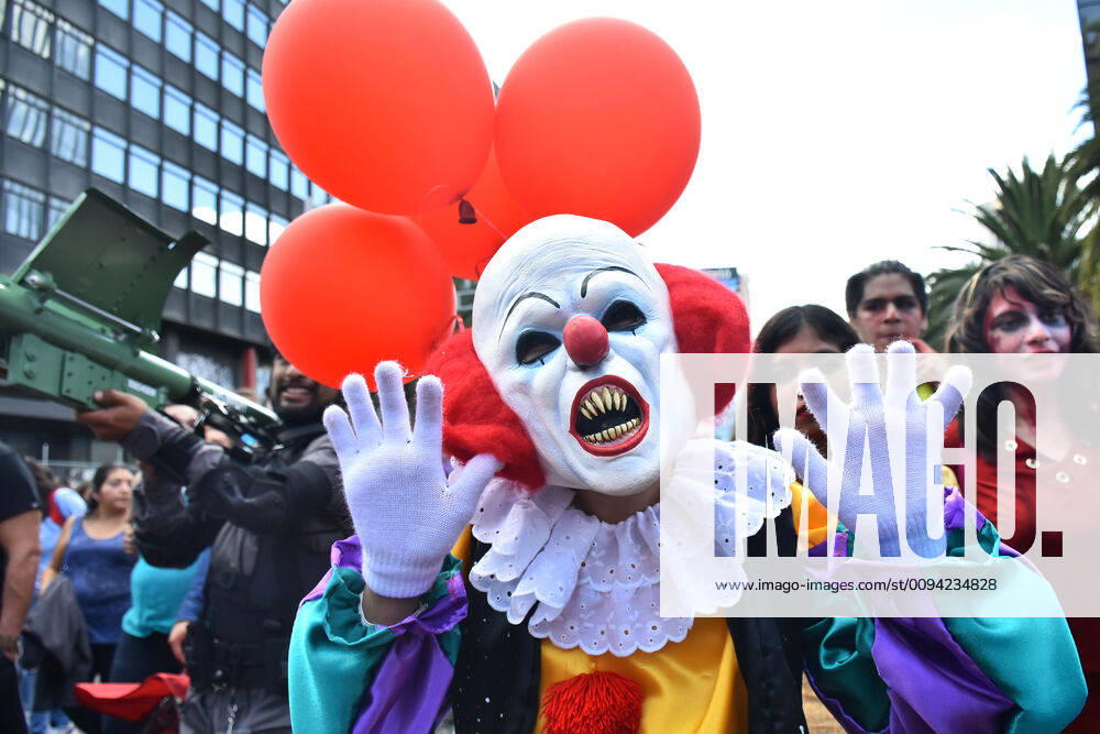 Annual Zombie Walk in Mexico City MEXICO CITY, MEXICO - OCTOBER 19: A man disguised as Pennywise (IT) is seen taking part during the march of annual Zombie Walk at Monumento of Revolucion on October 19, 2019 in Mexico City, Mexico