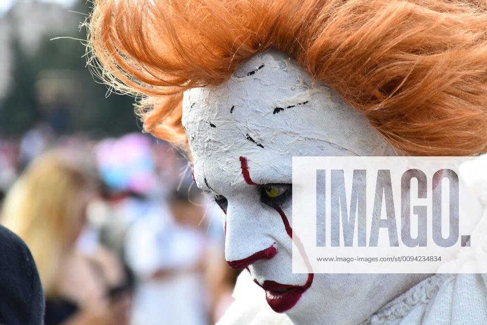 Annual Zombie Walk in Mexico City MEXICO CITY, MEXICO - OCTOBER 19: A man disguised as Pennywise (IT) is seen taking part during the march of annual Zombie Walk at Monumento of Revolucion on October 19, 2019 in Mexico City, Mexico