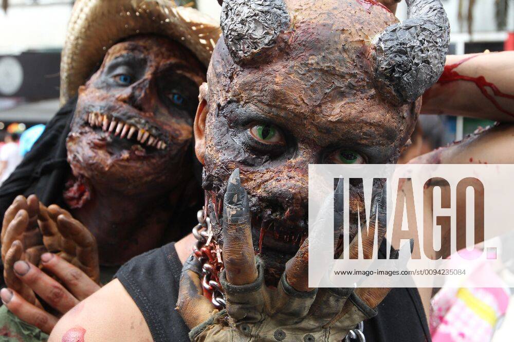 Hundred people dressed as zombies participate in a march from the Monumento a la Revolucion to the Zocalo in Mexico City, Mexico, 19 October 2019, after donate food to the foundations Alimento para Todos, A.C. and Unidos Distribuimos y Transformamos IAP during the beginnings of the celebrations of Day of the Dead in the country. Zombie march to support food bank in Mexico !ACHTUNG: NUR REDAKTIONELLE NUTZUNG!