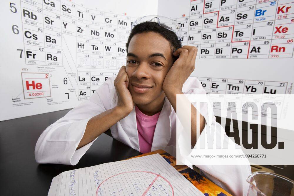 Student in Science Class,model released, Symbolfoto,property released 03C02135