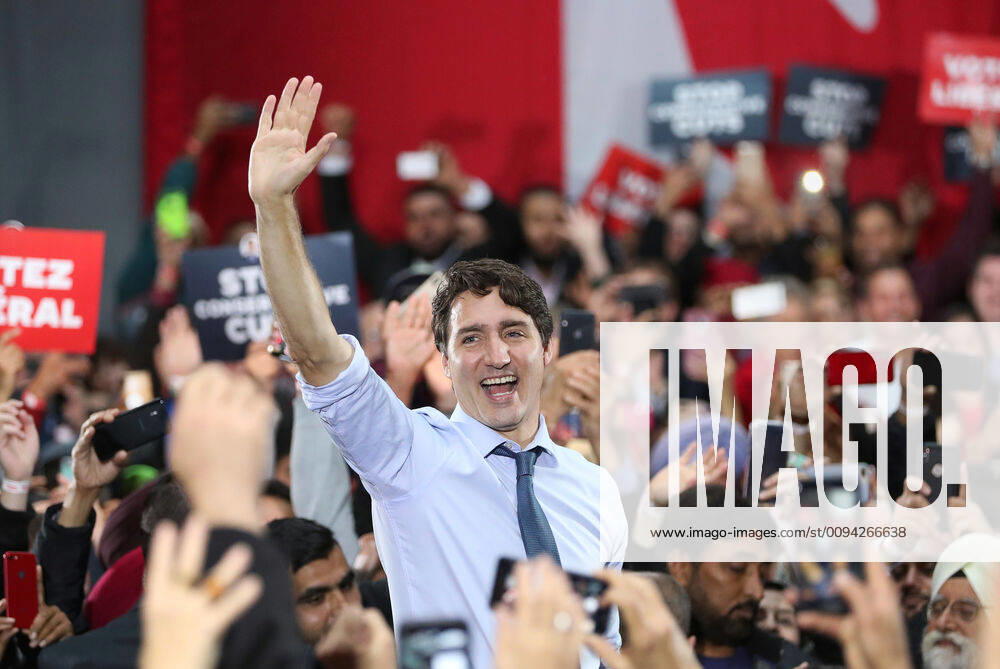 Canadian Liberal Party leader Justin Trudeau greets constituents at Woodward s Atrium in Gastown, Vancouver, British Columbia, October 20, 2019 during the last day of federal election campaigning. Election day is tomorrow, October 21, 2019. VAP2019102002 HEINZxRUCKEMANN