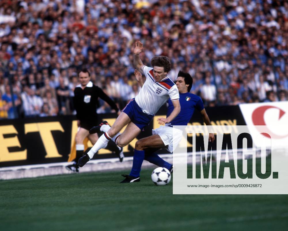EM 1980 in Turin - Italien - England 1:0 - Tony Woodcock (England, li.) gegen Gaetano Scirea (Italien)
