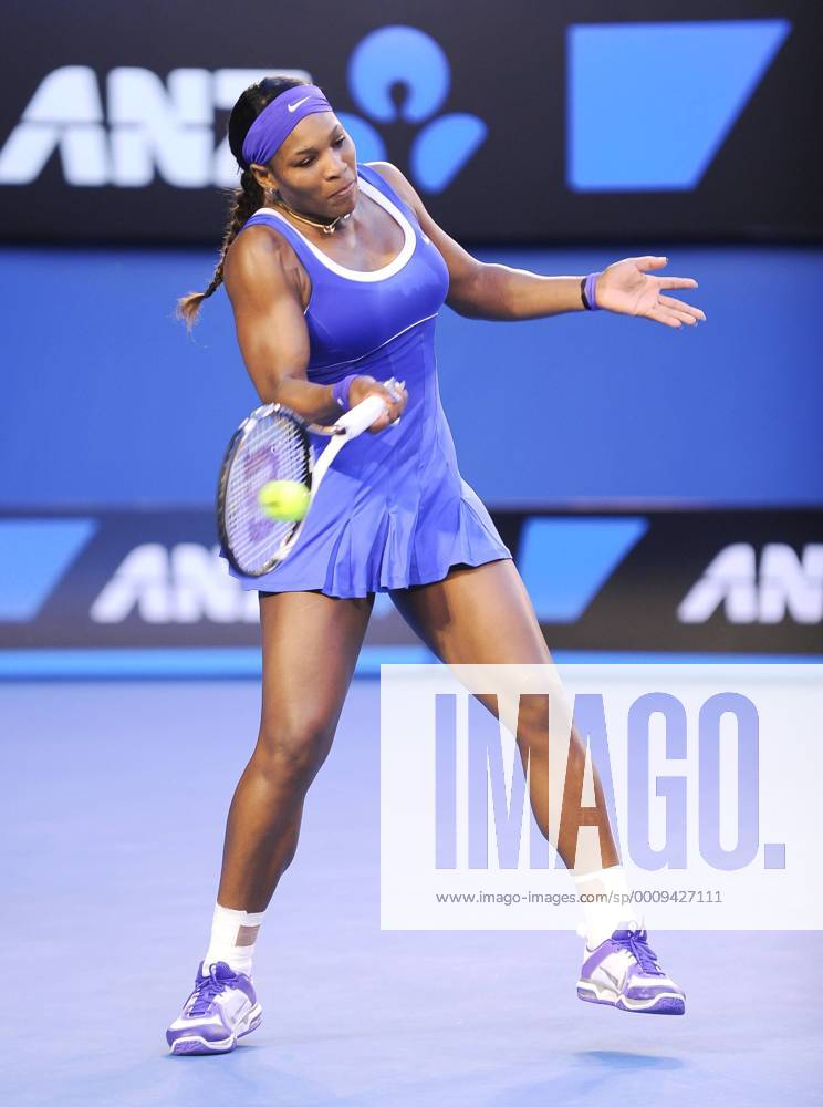 MELBOURNE, Jan. 21, 2012 -- Serena Williams of the U.S. competes during the women s singles third round match at the 2012 Australian Open tennis tournament in Melbourne, Australia