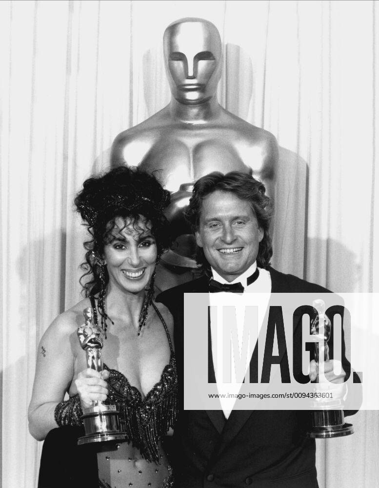 OSCARS. Bester Hauptdarsteller. Preisträger 1981-1990 Cher & Michael Douglas Actress, Actor Won Oscar For Moonstruck Resp. Wall Street At 60th Academy Awards, 11th April 1988, Shrine Auditorium, Los Angeles 11 April 1988