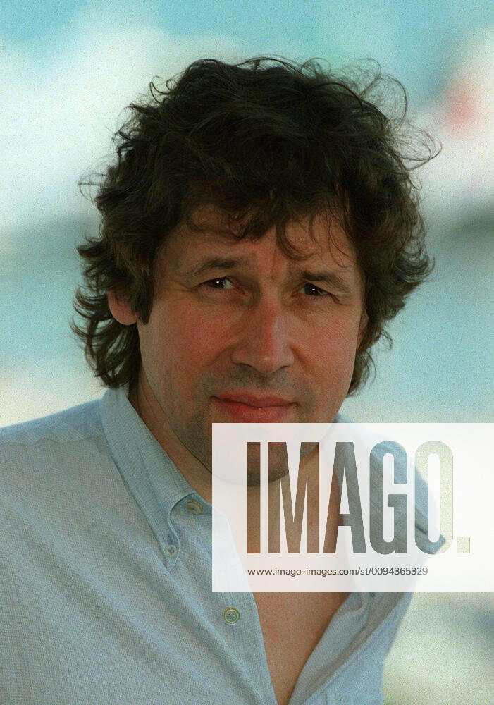 Stephen Rea Actor Between The Devil And The Deep Blue Sea, Photocall, 47th Cannes Film Festival Cannes, France 21 May 1995 Am 21.05.1995 Beim Photocall Zu Der Teufel Und Die Tiefe Blaue See, 47. Internationale Filmfestspiele Von Cannes Between The Devil And The Deep Blue Sea Photocall At The 47th Cannes Film Festival Stephen Rea Actor Between The Devil And The Deep Blue Sea, Photocall, 47th Cannes Film Festival Cannes, France 21 May 1995 Am 21.05.1995 Beim Photocall Zu Der Teufel Und Die Tiefe Blaue See , 47. Internationale Filmfestspiele Von Cannes Between The Devil And The Deep Blue Sea Photocall At The 47th Cannes Film Festival