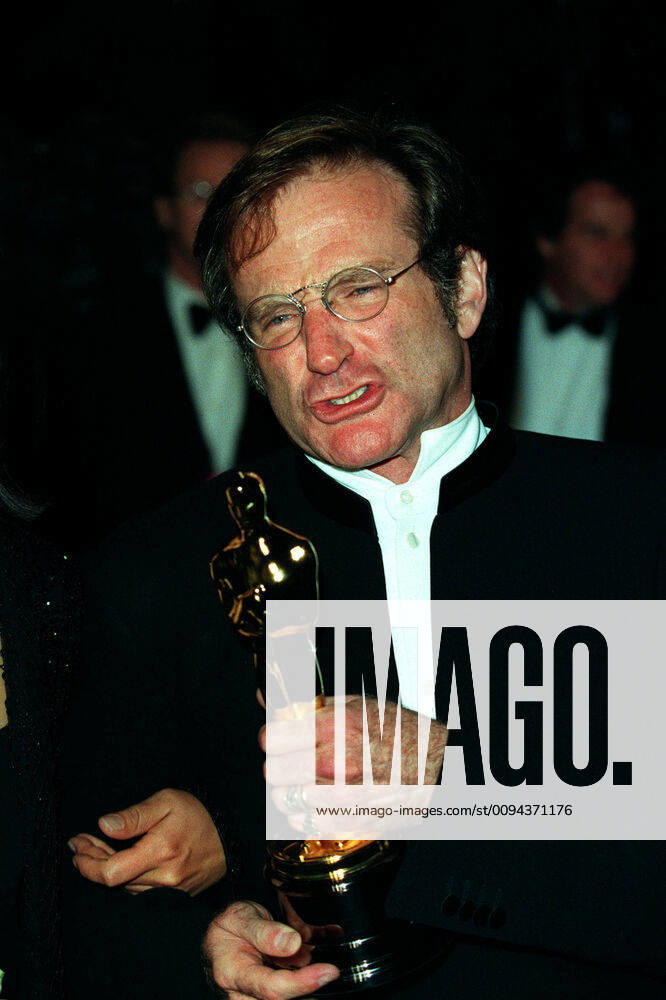 Robin Williams With Oscar Actor Robin Williams With Oscar 23 March 1998 Robin Williams With Oscar Actor Robin Williams With Oscar 23 March 1998
