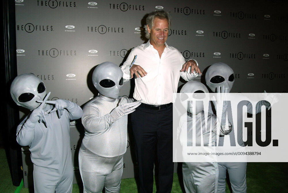 Chris Carter & Aliens X-Files Creator X-Files Finale Warp Party House Of Blues, Hollywood, Los Angeles, USA 27 April 2002