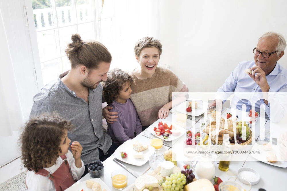 Happy extended family having lunch at home model released Symbolfoto property released MJFKF00022