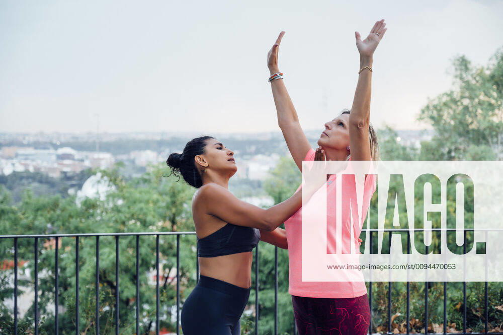 Woman teaching yoga to senior woman model released Symbolfoto OCMF00727