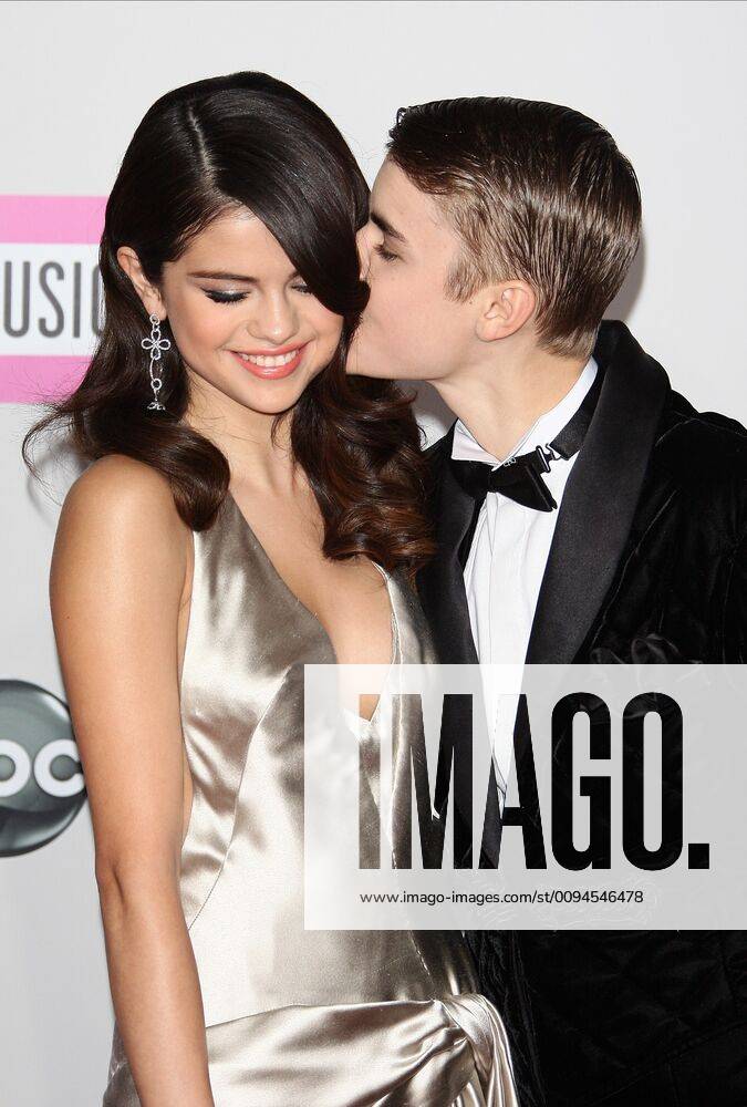 Selena Gomez & Justin Bieber Singers 2011 American Music Awards Downtown, Los Angeles, California, USA 20 November 2011
