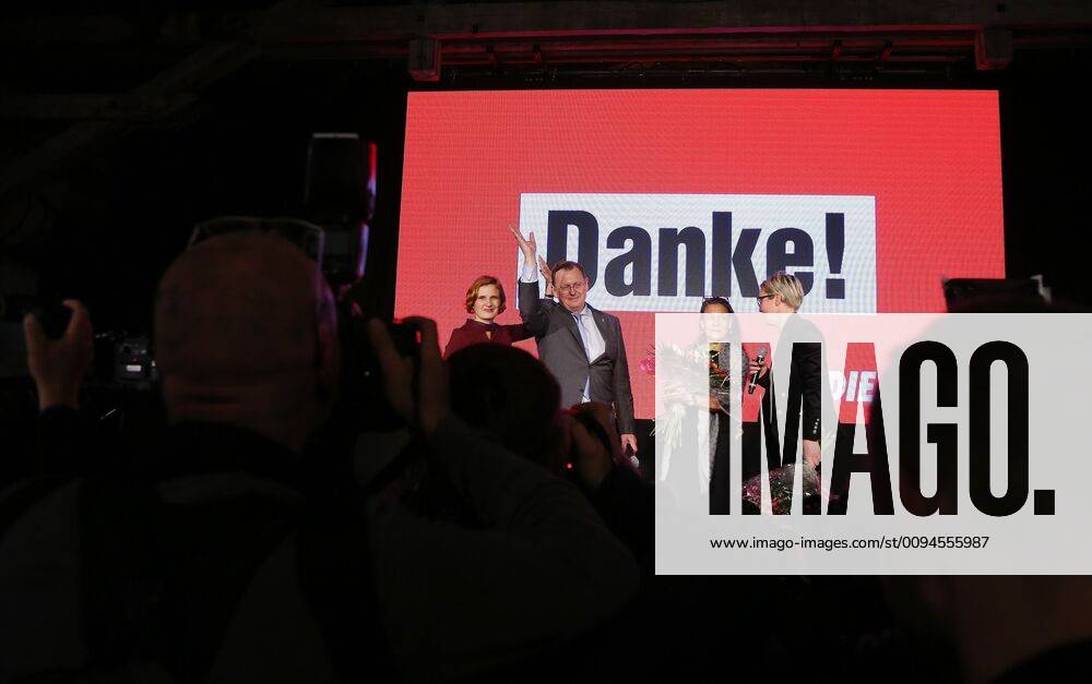 Thuringia state election election party Die LINKE 27 10 2019 , Erfurt, Kulturbahnhof Zughafen, election party Die LINKE in picture Federal President Katja Kipping, Prime Minister Bodo Ramelow Die LINKE , his wife Germana Alberti vom Hofe and Susanne Hennig Wellsow Die LINKE