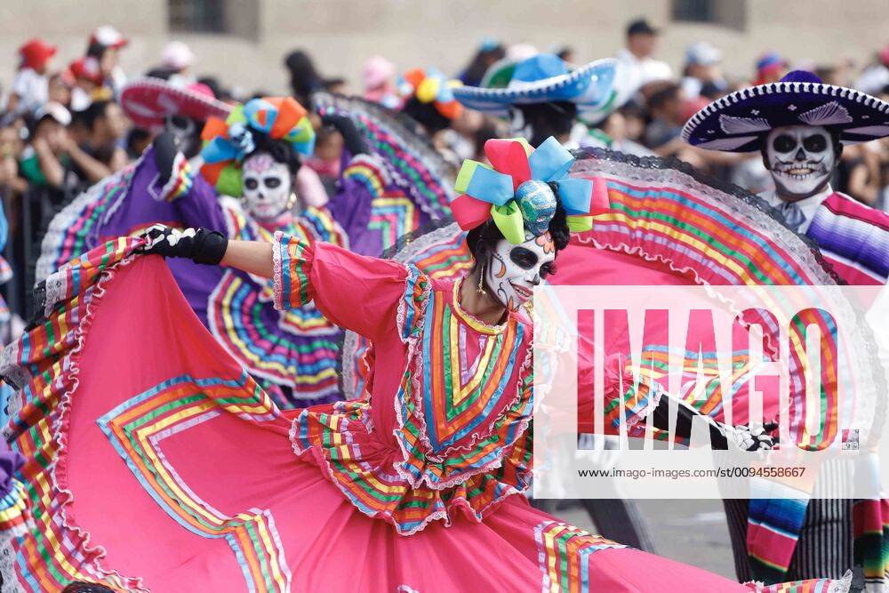 EUM20191027ACT01 JPG MEXICO CITY Traditions Traditions Parade Dead Color of the International Day of the Dead Parade in Mexico City this Sunday October 27, 2019 Photo Agency EL UNIVERSAL Berenice Fregoso EVZ - ZUMAu78_ 20191027_zaf_u78_020