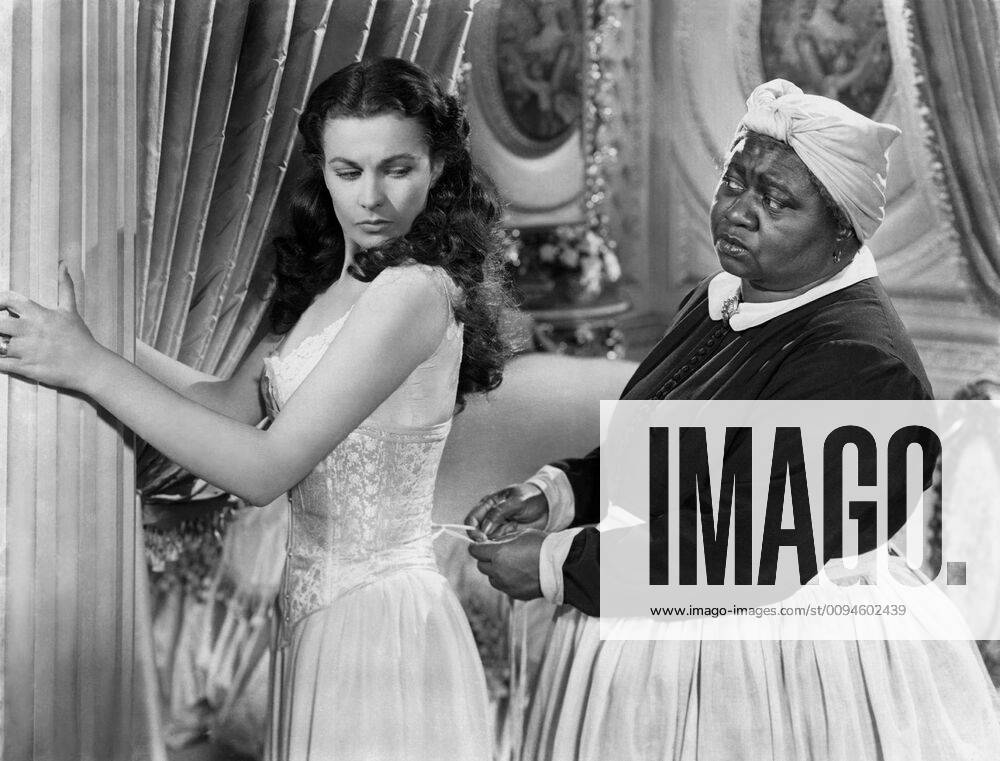 OSCARS. Beste Nebendarstellerin. Preisträgerinnen 1937-1940 Vivien Leigh & Hattie Mcdaniel Characters: Scarlett O Hara - Their Daughter & Mammy - O Hara House Servant Film: Gone With The Wind (USA 1939) Director: Victor Fleming 15 December 1939